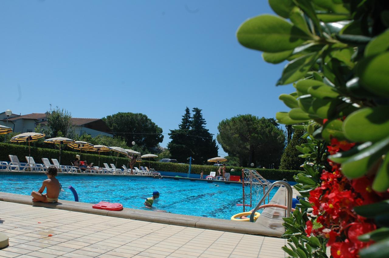 Residence Magnolia Marina Di Bibbona Exterior foto